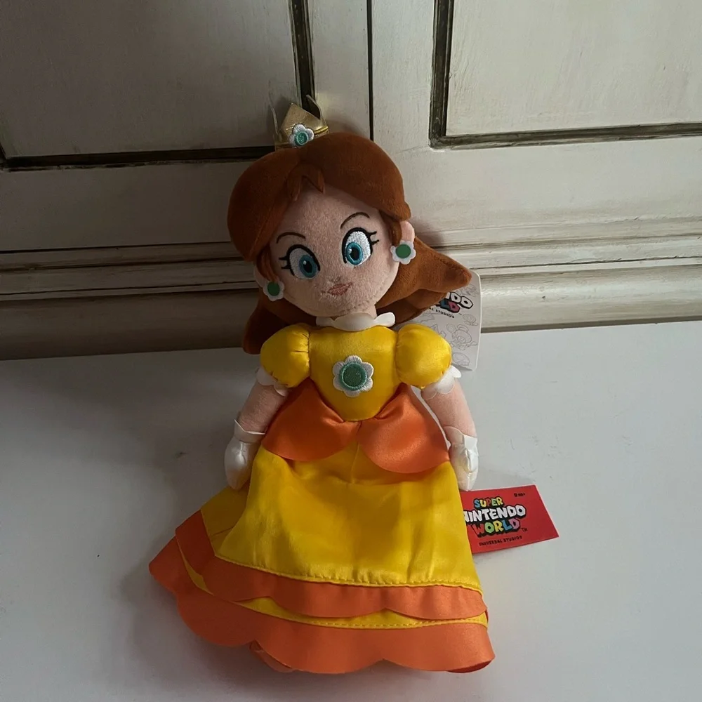 NWT Universal Studios Hollywood Super Nintendo World Princess Daisy Plush Doll